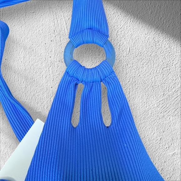 BECCA By Rebecca Virtue Royal Blue Ribbed Ring Detail Triangle Bikini Top M NWOT - Picture 4 of 6